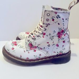 Dr Martens 1460 Women’s White Portland Rose Pattern Leather Boots.